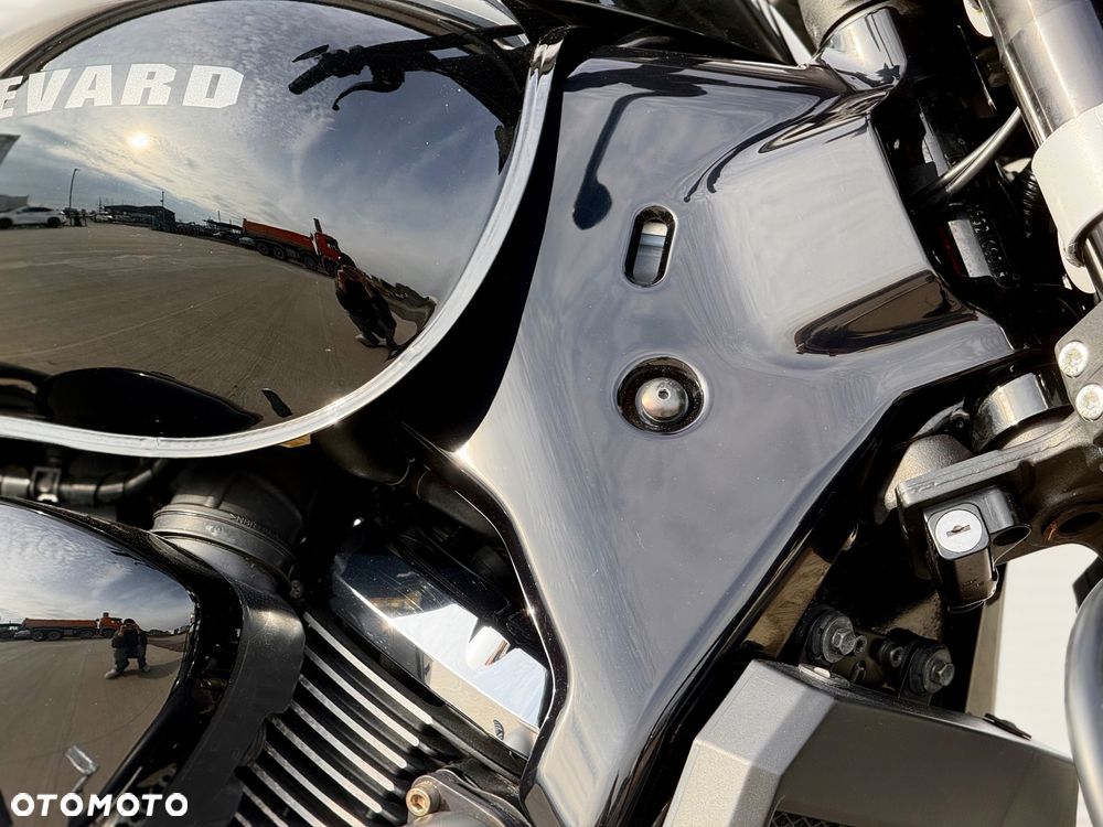 Suzuki Boulevard - 18