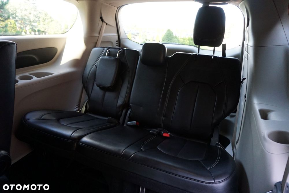 Chrysler Pacifica - 15