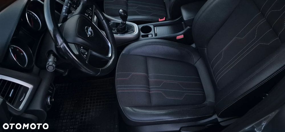 Opel Astra 1.4 Turbo 150 Jahre - 12