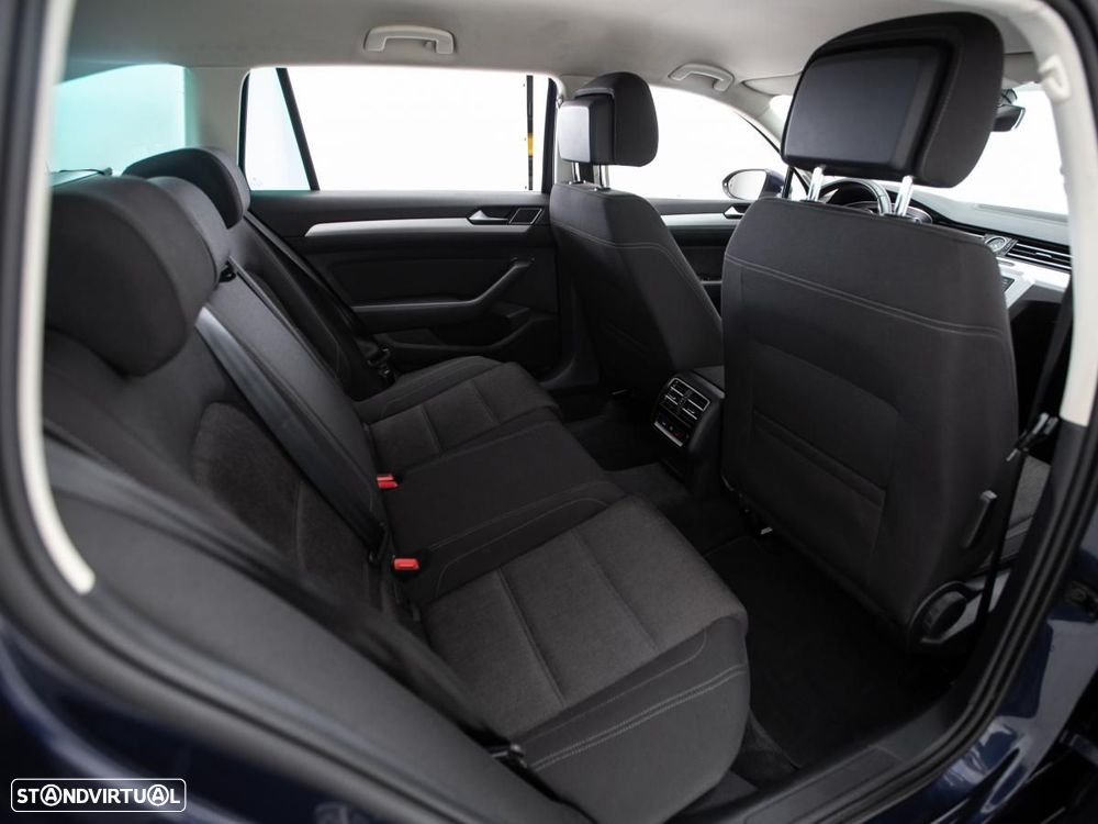 VW Passat Variant - 11