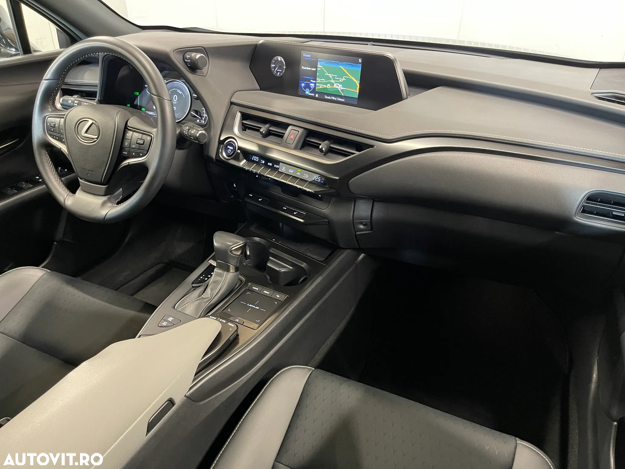 Lexus UX 250h 2.0L HEV 20H- (178 HP) 4X4 CVT Executive - 8