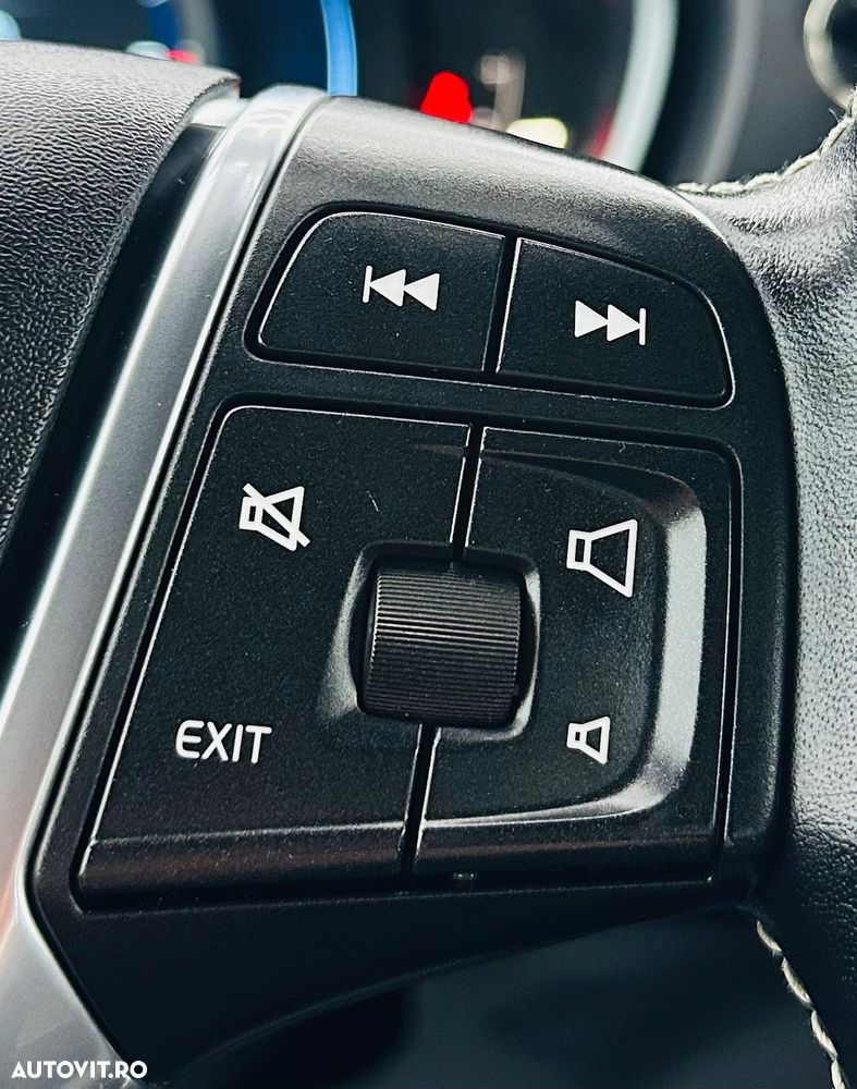 Volvo V40 D2 R Design - 20