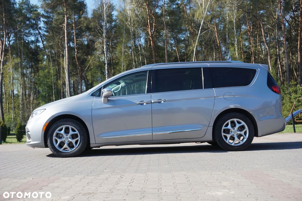 Chrysler Pacifica - 8