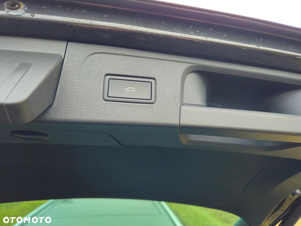 Volkswagen Passat Variant 2.0 TDI SCR DSG Business - 33