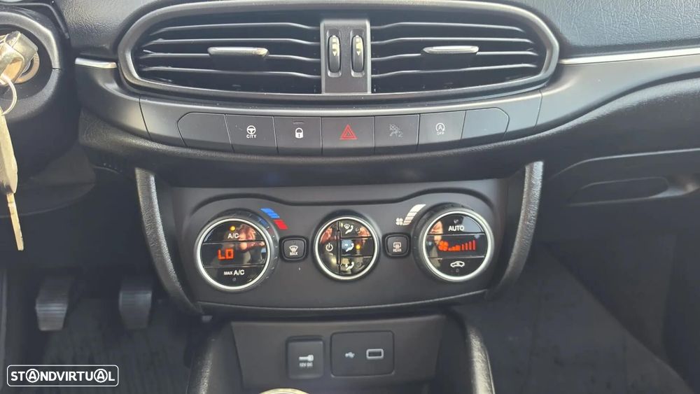 Fiat Tipo Station Wagon 1.3 M-Jet Lounge J17 - 18