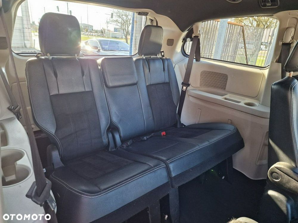 Dodge Grand Caravan - 27