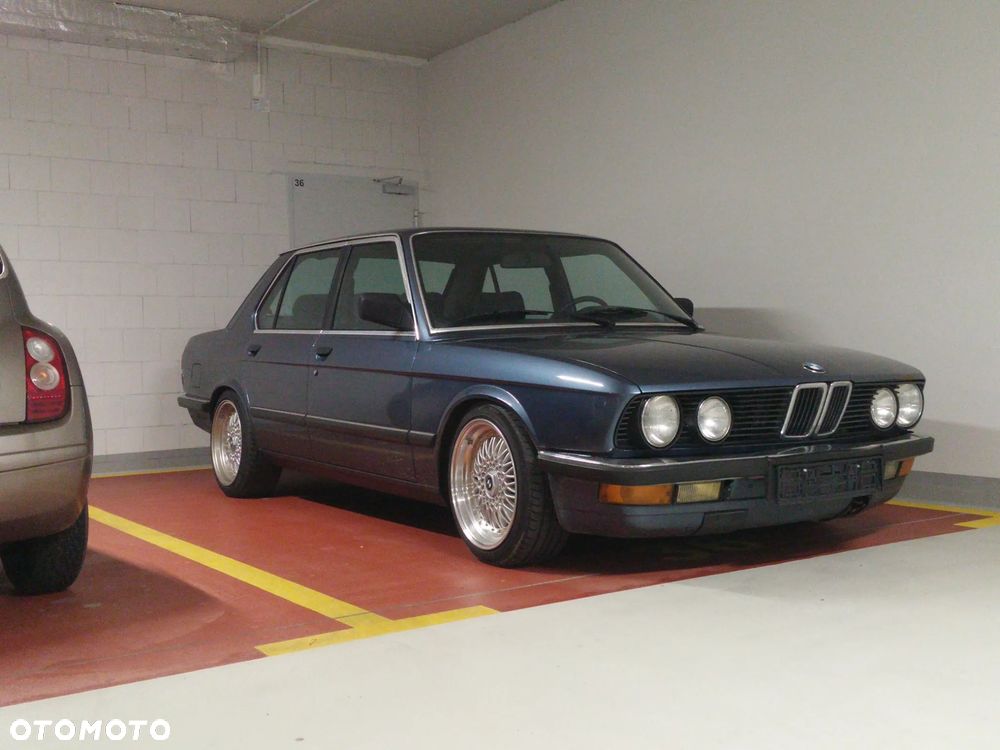BMW Seria 5 528 i - 4