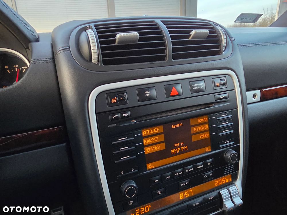 Porsche Cayenne - 22