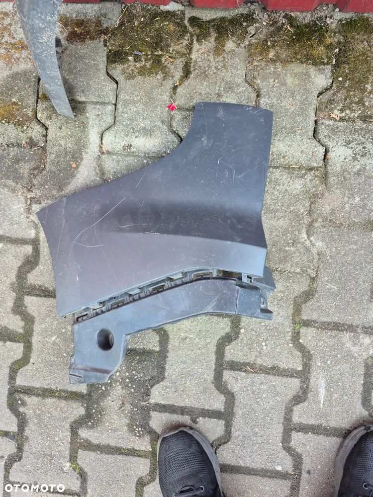 Ford Courier zderzak tylny ET76-17K823-AL - 6