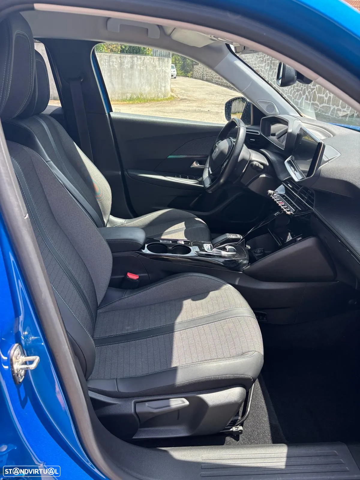 Peugeot e-2008 Allure - 13