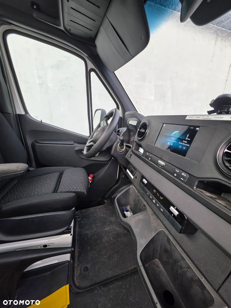 Mercedes-Benz Sprinter - 20