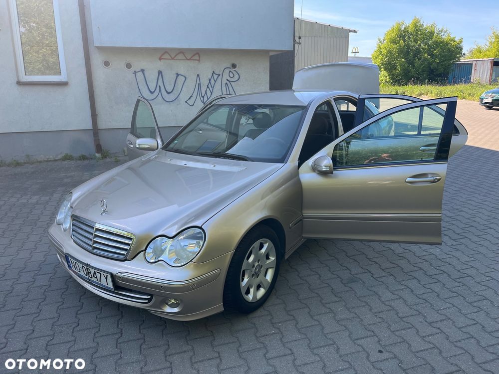 Mercedes-Benz Klasa C 240 4Matic Elegance - 16