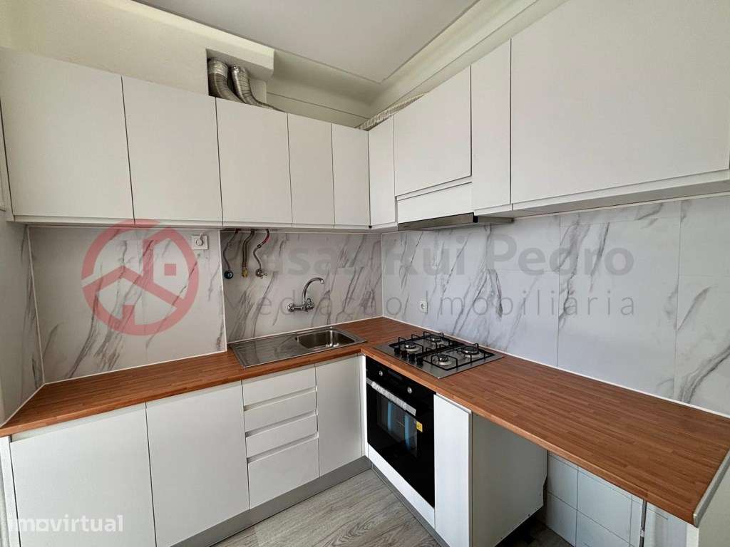 Apartamento T2 remodelado na Graça em Lisboa - Grande imagem: 3/24