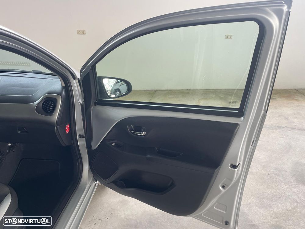 Toyota Aygo x-play - 16