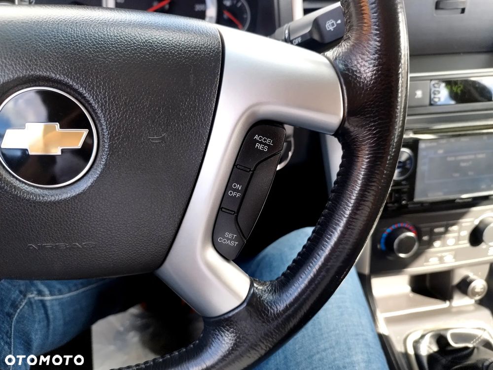Chevrolet Captiva 2.4 LS 5os - 30