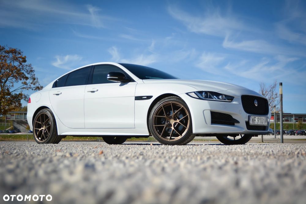 Jaguar XE 2.0 D R-Sport - 15