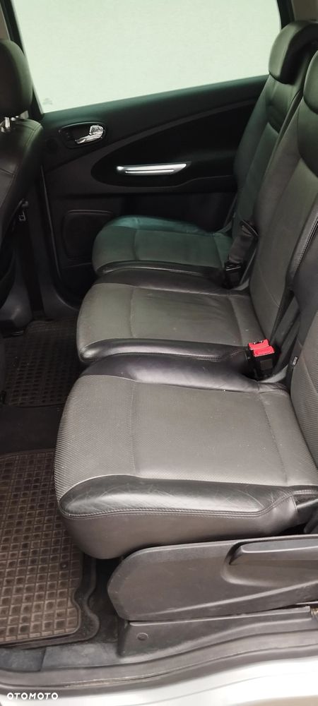 Ford S-Max - 12