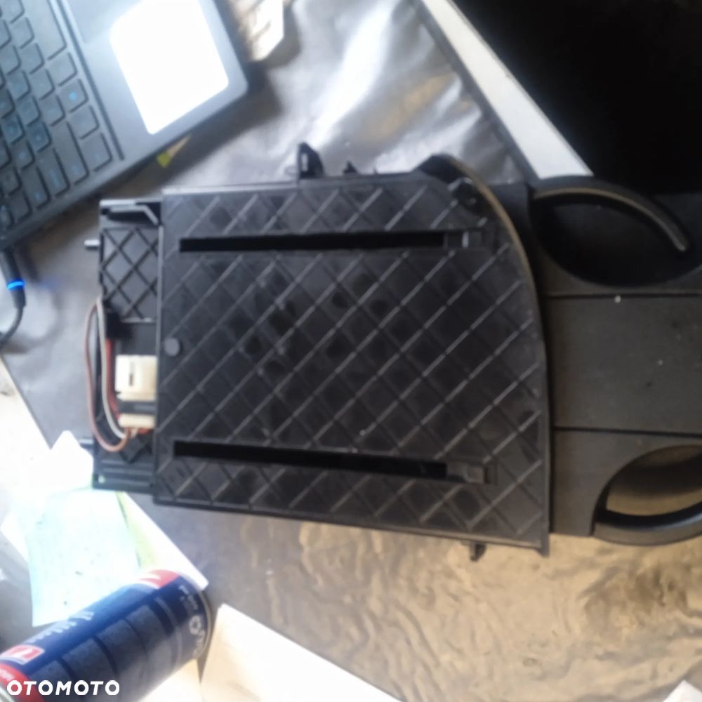 Uchwyt na kubki T5 multivan 7H5858601G - 2