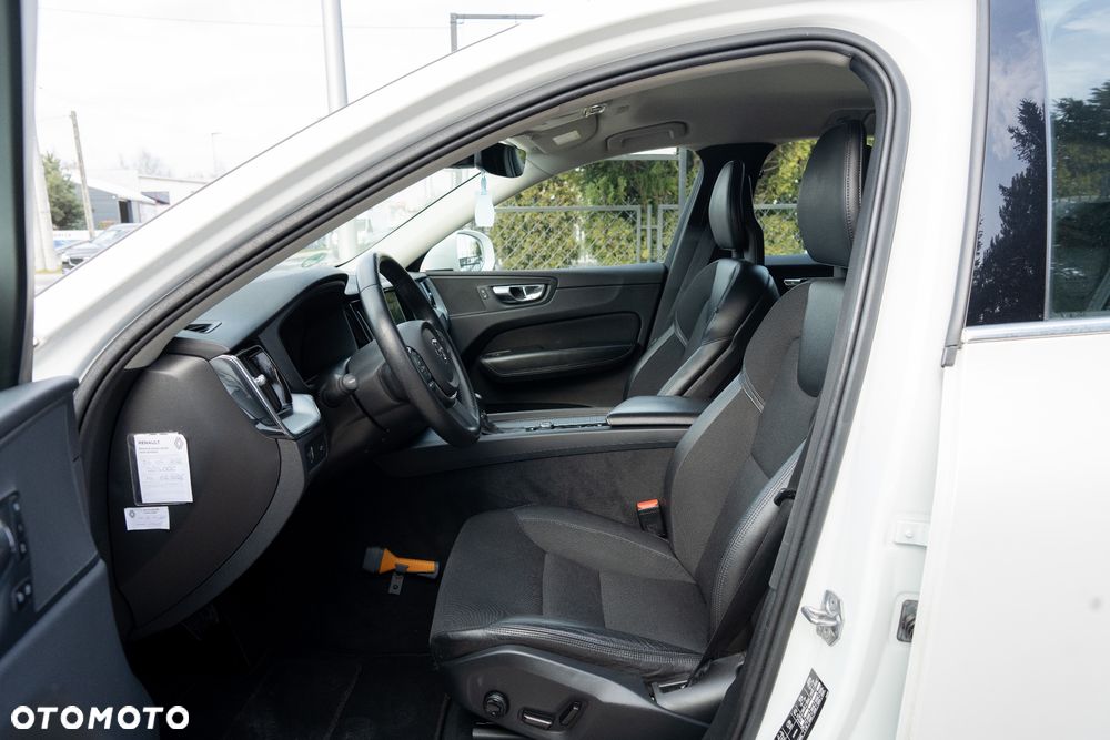 Volvo XC 60 D4 AWD Geartronic Momentum - 9