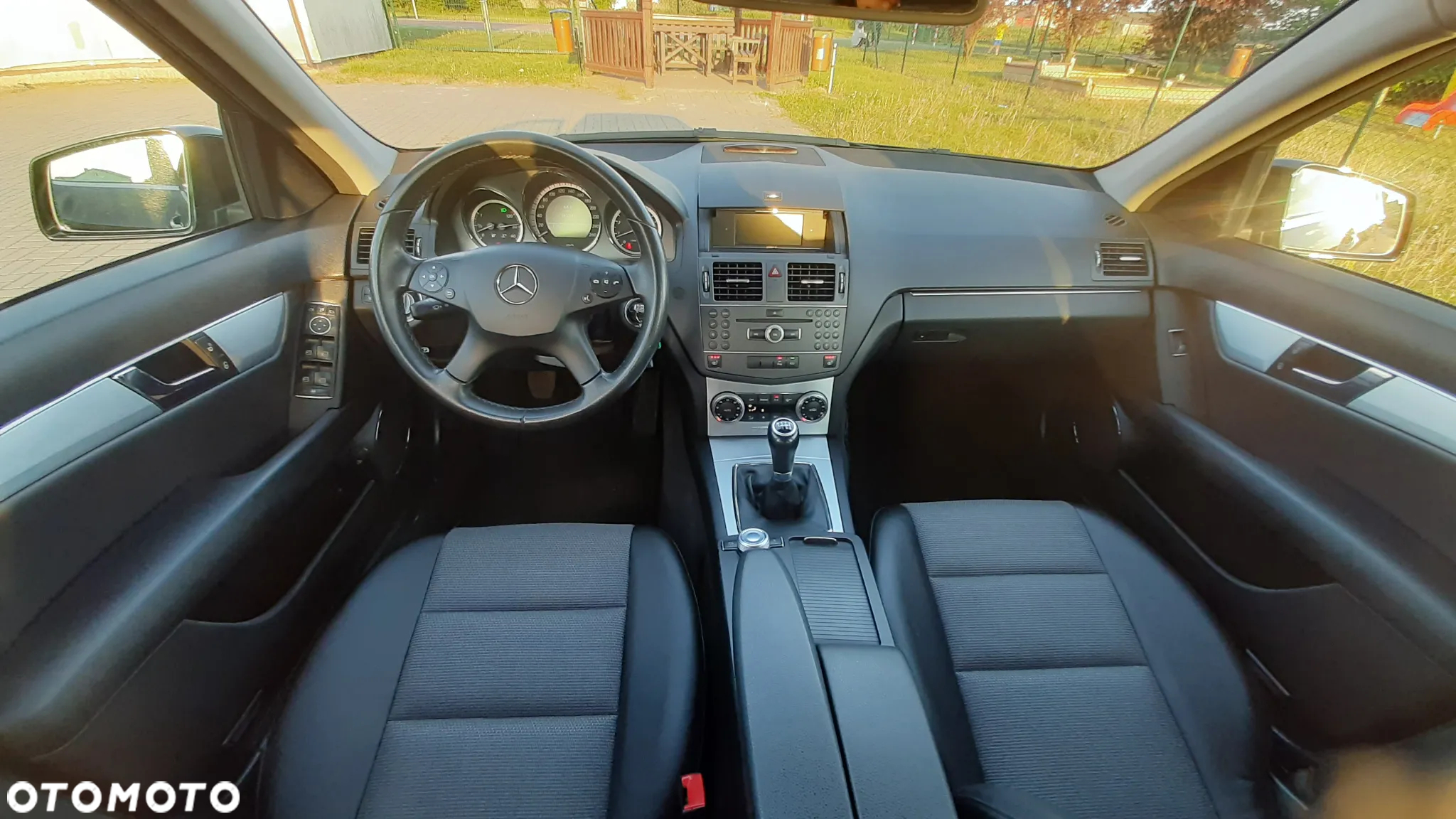 Mercedes-Benz Klasa C 180 CGI BlueEff Avantgarde - 21