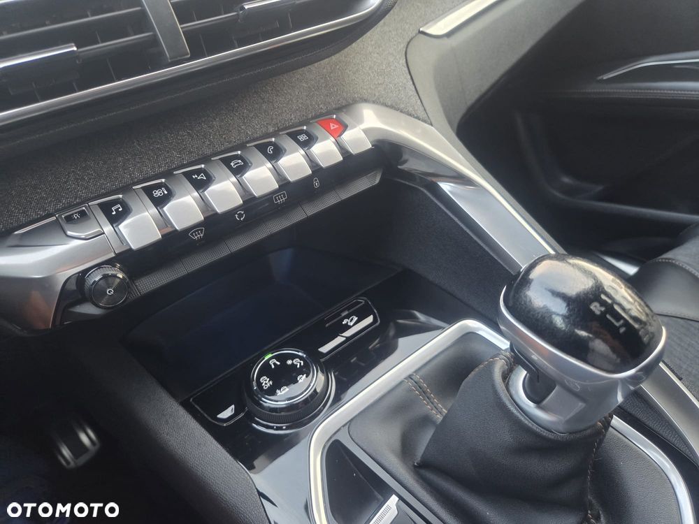 Peugeot 3008 1.2 PureTech GPF Allure S&S - 10