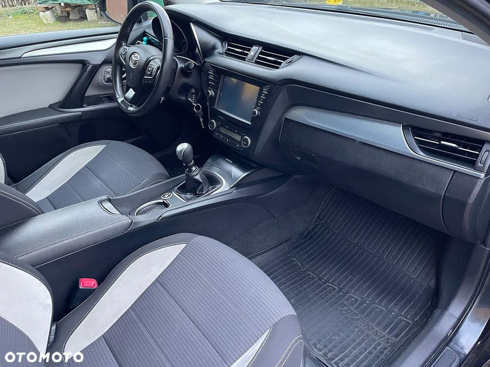 Toyota Avensis 1.8 Premium - 25