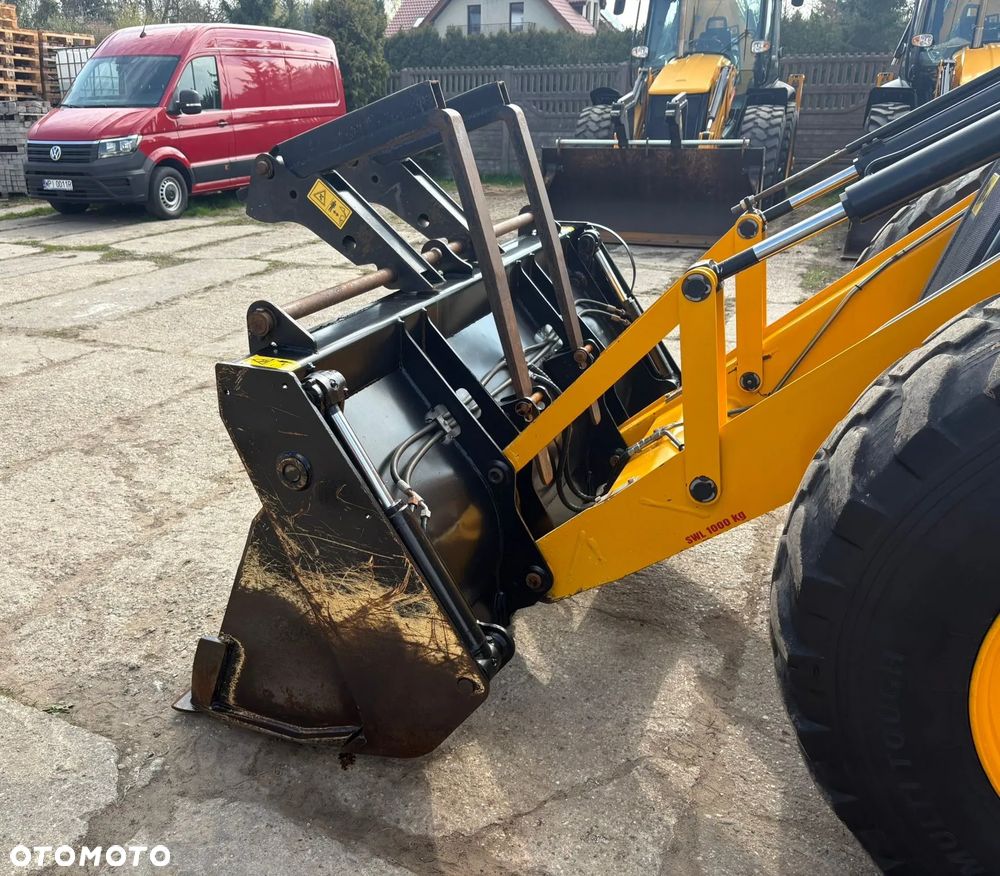 JCB 4CX - 13