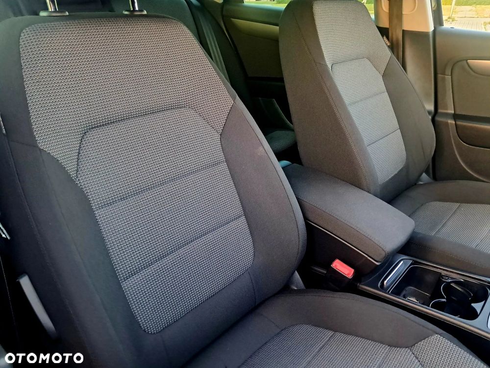 Volkswagen Passat 2.0 TDI Comfortline - 14