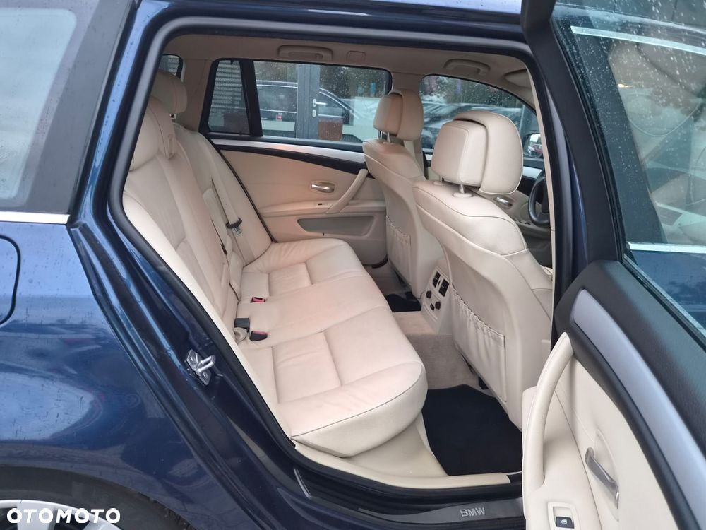 BMW Seria 5 520i - 29