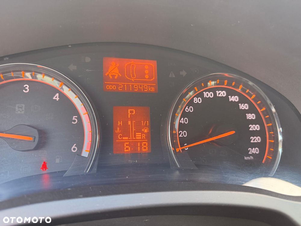 Toyota Avensis - 12
