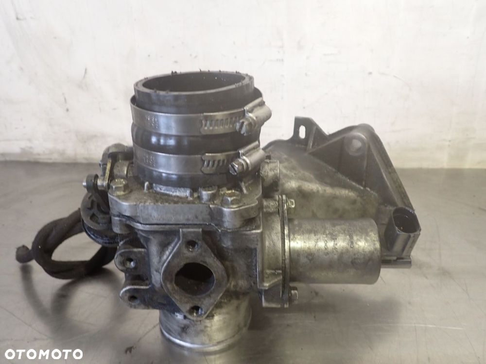 PRZEPUSTNICA Z PODSTAWĄ I EGR RENAULT LAGUNA 2.2 8200276591   -8200294794 - 9