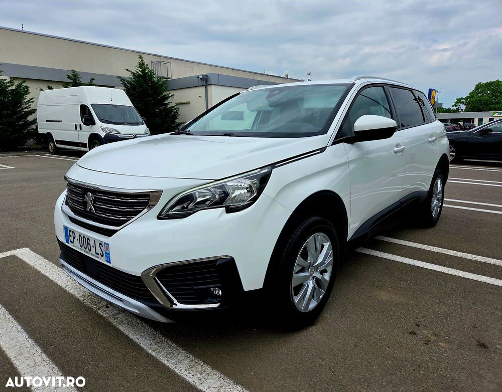 PEUGEOT 5008