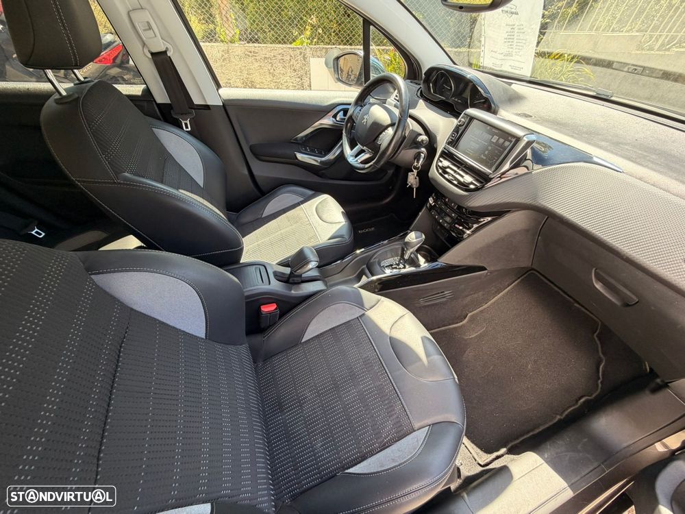Peugeot 2008 1.2 PureTech Allure EAT6 - 40