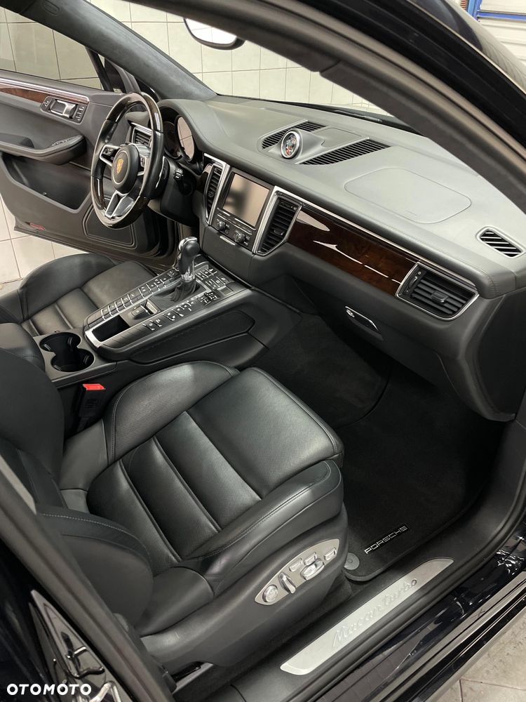 Porsche Macan Turbo PDK - 29