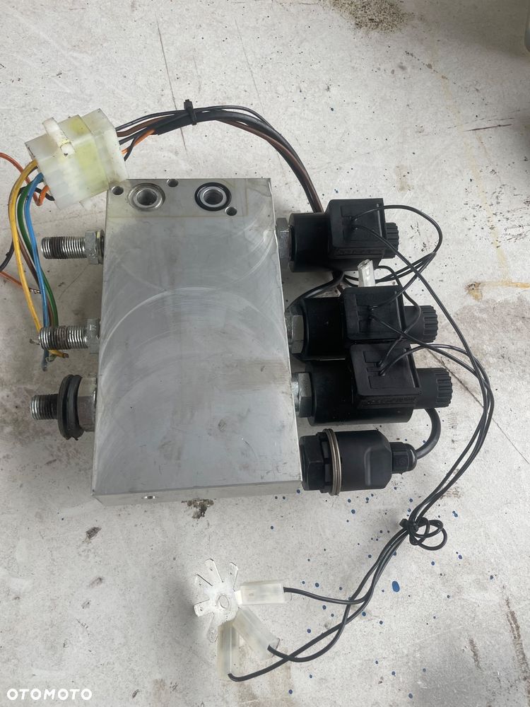 Blok zaworowy z cewkami  Zepro 32836 - 1