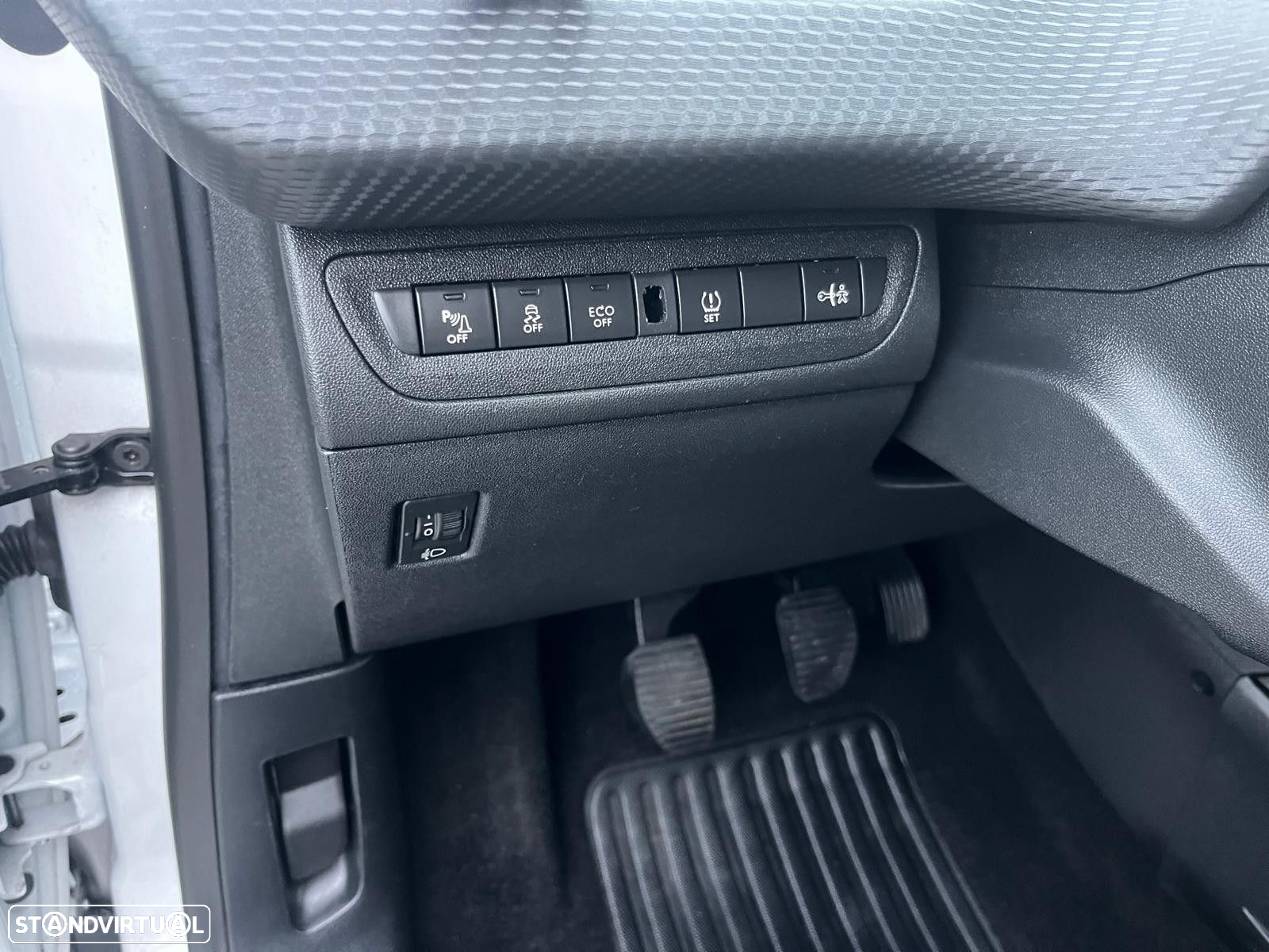 Peugeot 2008 1.6 e-HDi Allure - 16