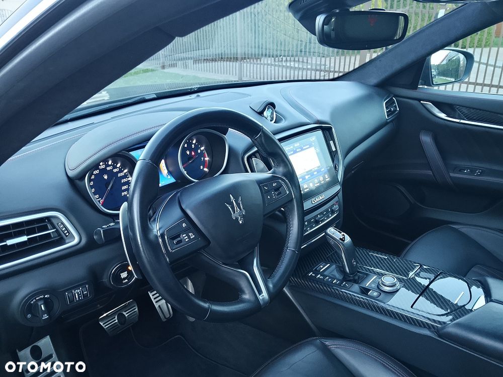 Maserati Ghibli GranSport - 10