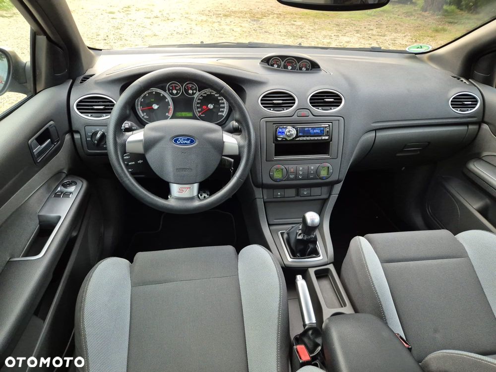 Ford Focus 2.5 ST - 12