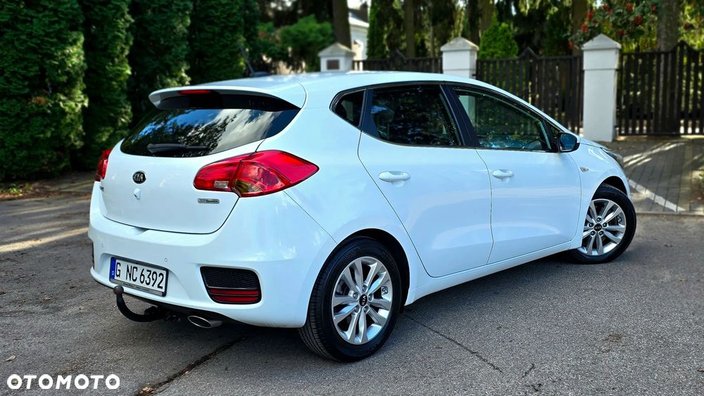 Kia Ceed 1.6 CRDi 136 ISG Dream Team Edition - 16