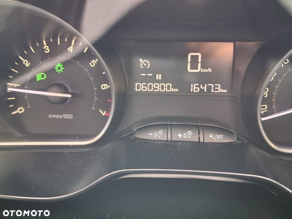 Peugeot 208 PureTech 82 Start & Stop Allure - 18