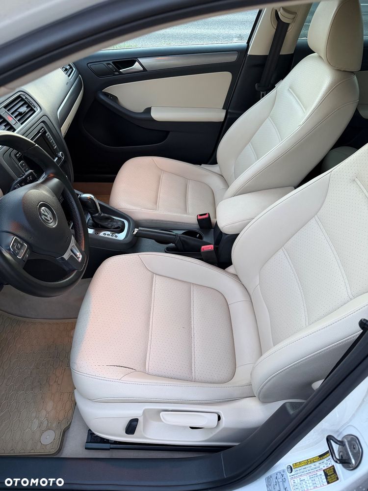 Volkswagen Jetta 2.0 TDI DSG Highline - 14