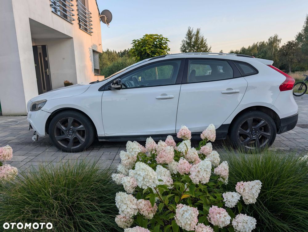 Volvo V40 Cross Country - 1