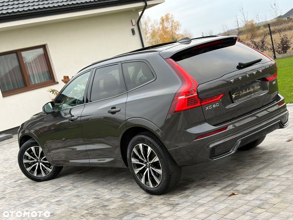 Volvo XC 60 B4 D AWD Plus Dark - 21