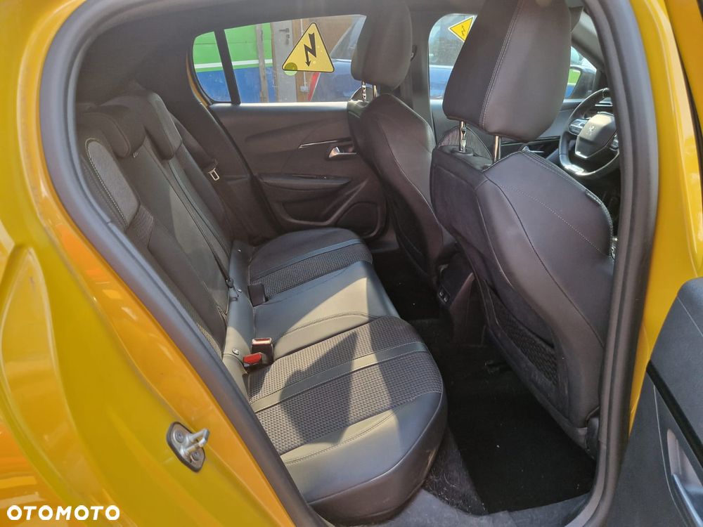 Peugeot 208 - 10