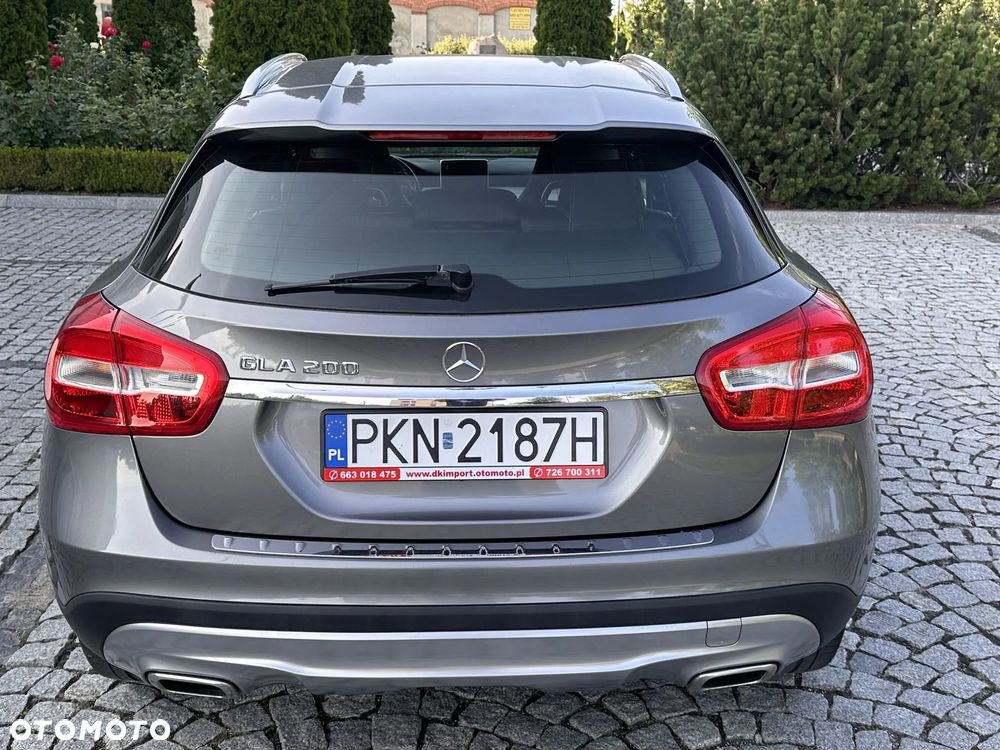 Mercedes-Benz GLA 200 7G-DCT - 10