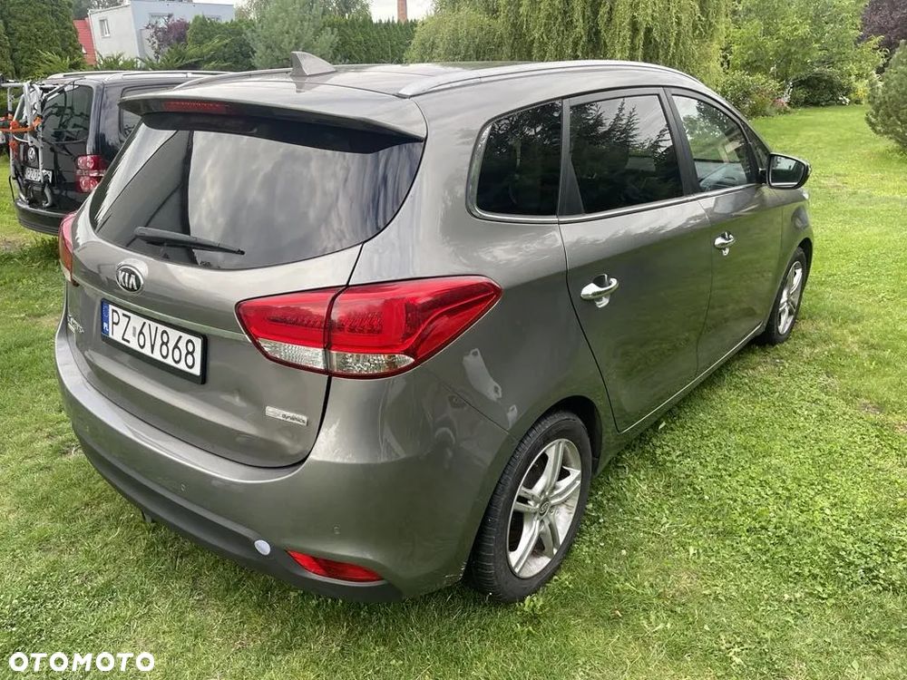 Kia Carens - 5