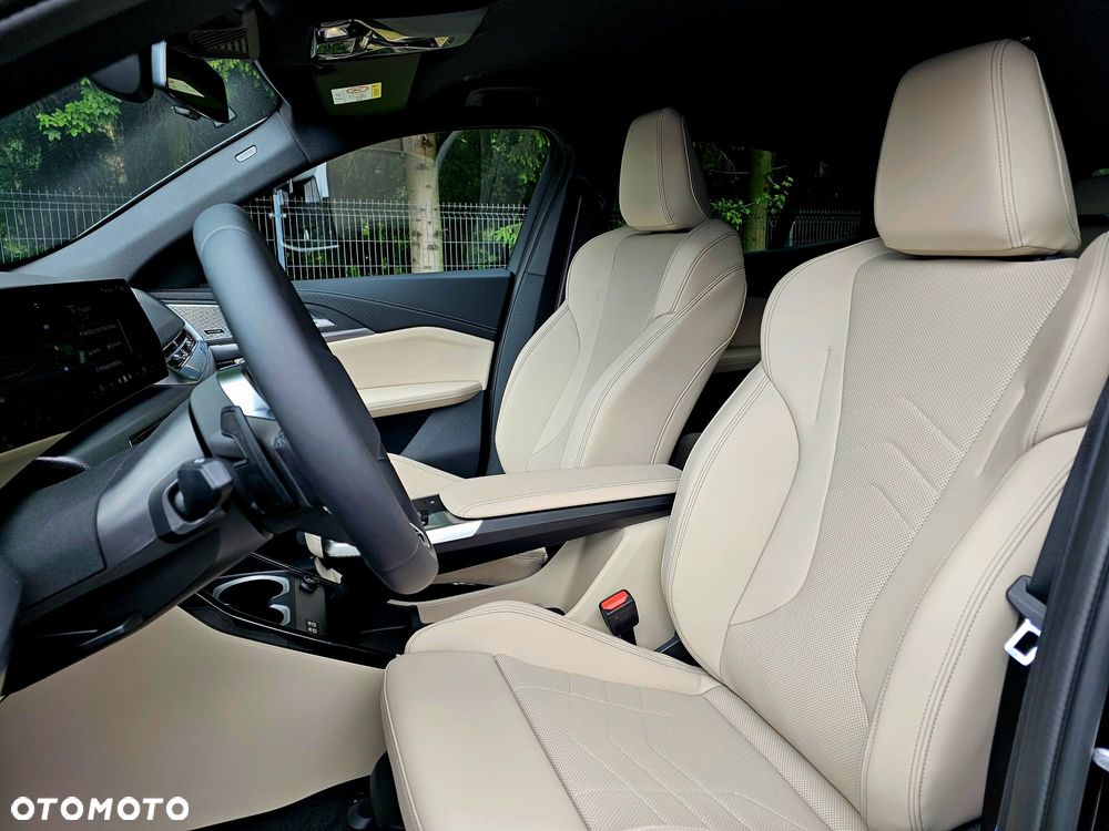 BMW iX2 eDrive20 66.5kWh M Sport - 18