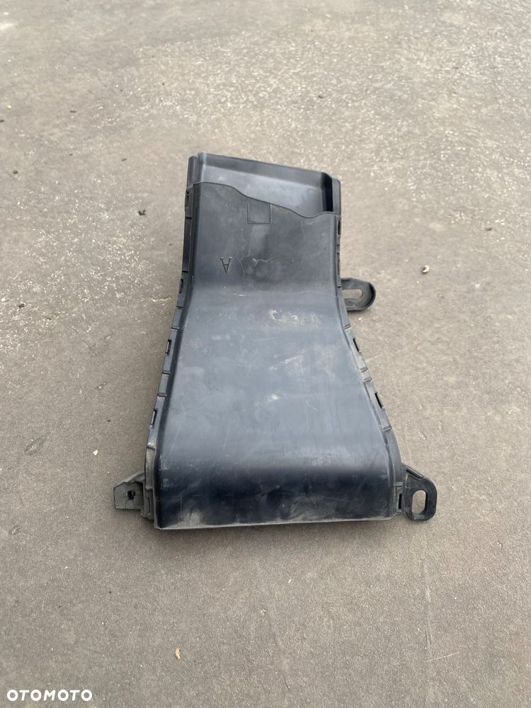 TOYOTA COROLLA E21  WLOT ŁAPACZ DOLOT POWIETRZA Z PASA PRZEDNIEGO NA PAS PRZEDNI DO FILTRA POWIETRZA RURA SSĄCA 17753-0Y010  177530Y010 E 21 E210 E 210 XII sedan kierownica wlotu powietrza - 1