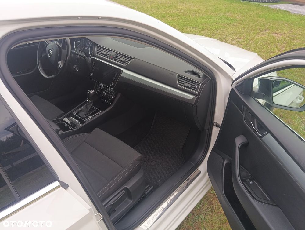 Skoda Superb 2.0 TDI Ambition DSG - 13