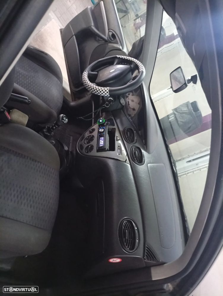 Ford Focus SW 1.8 TDdi Trend - 3